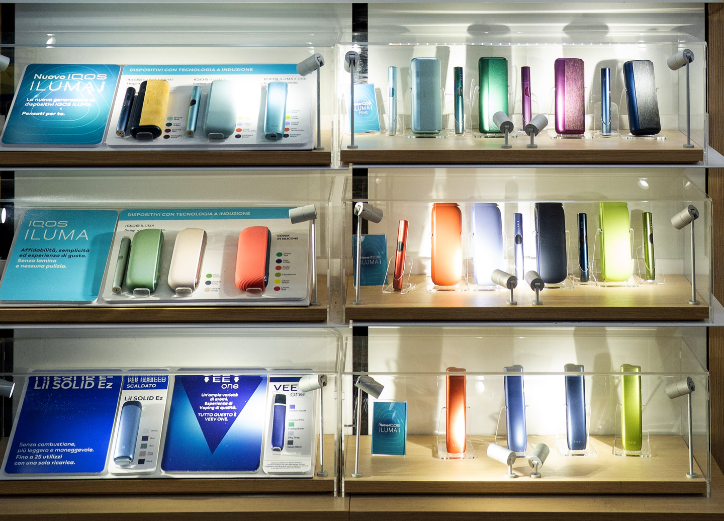 Foto di dettaglio della vetrinetta dei prodotti IQOS